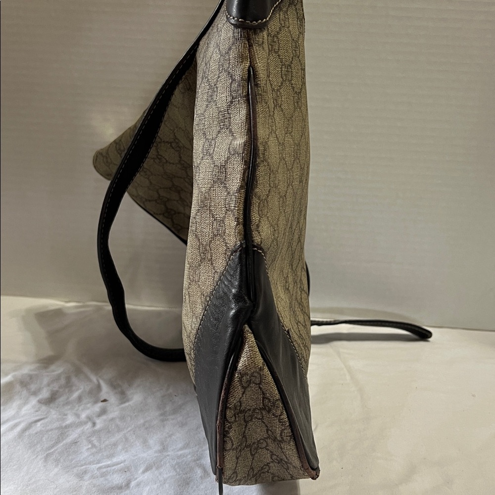 OVER-LOVED GUCCI SHOULDER BAG - PROJECT OR RESTORATION BAG - Picture 16 of 17